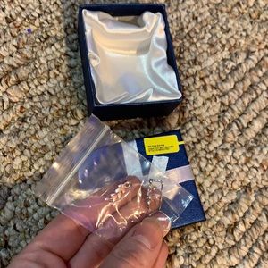 NEW in Box! 925 silver leaf earrings!